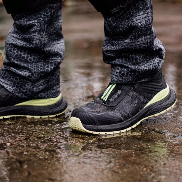 0734040965_Predator_S3_Highmood1